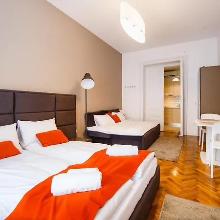 Eat It Cozy Downtown Apartments Oradea Exterior photo