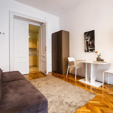 Eat It Cozy Downtown Apartments Oradea Exterior photo